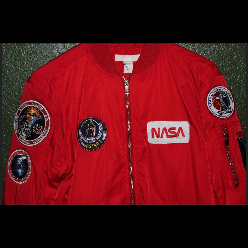 $ecluded Bomber